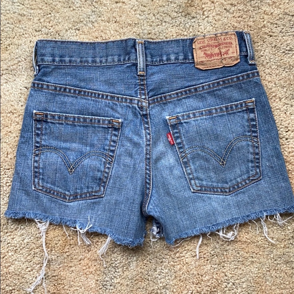 Levi’s 550 cutoff shorts